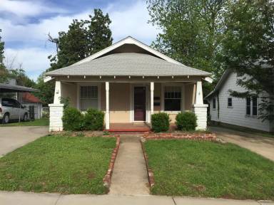 Main picture of 805 N McKinley Ave