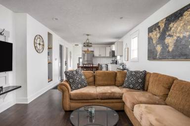 Main picture of 1740 S Randolph St