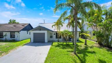 Main picture of 5929 SE Collins Ave