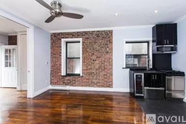 Main picture of 434 W 52nd St