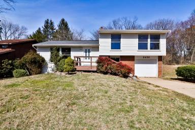 Main picture of 9436 Wandering Way