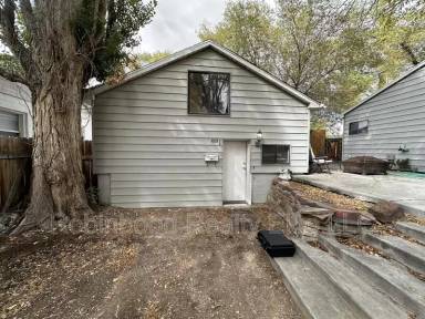 Main picture of 659 1/2 Elm St