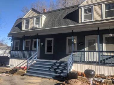 Main picture of 15 Overland St
