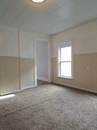 Main picture of 196 Oak St