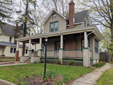 Main picture of 131 N Centre St