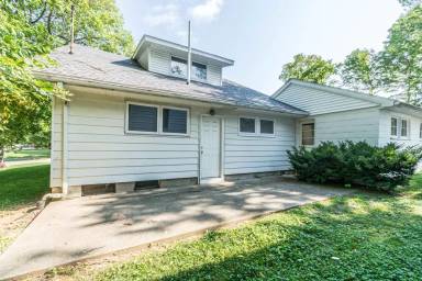 Main picture of 804 E 11th St