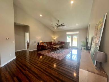 Main picture of 609 W Lilac Way