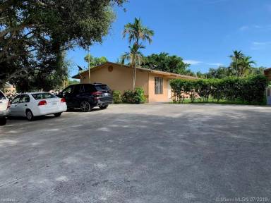 Main picture of 5912 Taylor St