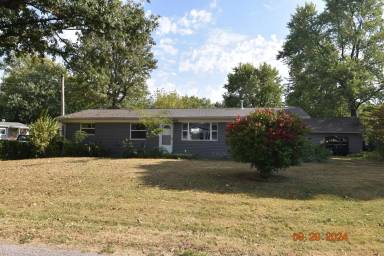 Main picture of 843 W Fourth St