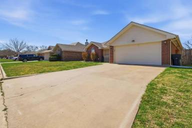 Main picture of 3842 Trinity Ln