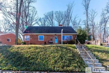 Main picture of 1212 S Forest Dr