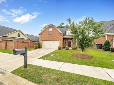 Main picture of 3057 Girard Dr