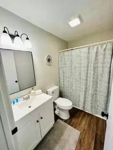 Main picture of 135 E Walnut St