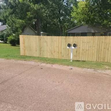 Main picture of 915 Magnolia Dr NW