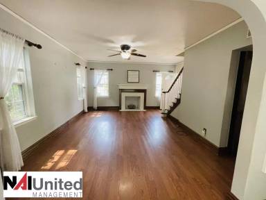Main picture of 2918 Douglas St
