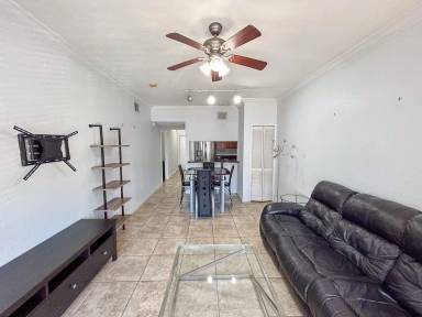 Main picture of 1460 NW 3rd Pl