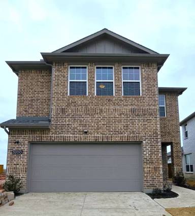 Main picture of 3200 Lucia Way