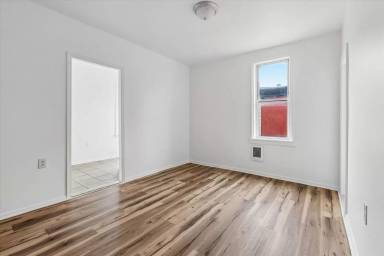 Main picture of 1527 W Lehigh Ave