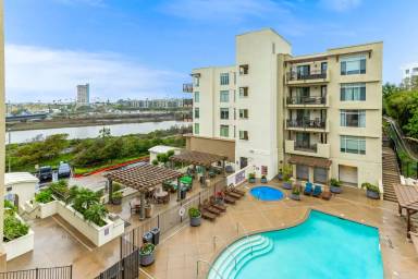 Main picture of Seacliff Condominiums