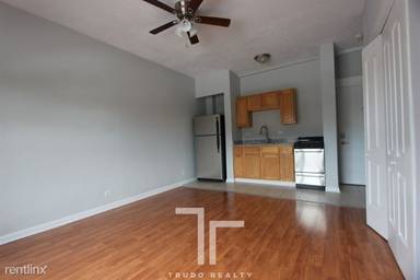 Main picture of 4555 N Malden St