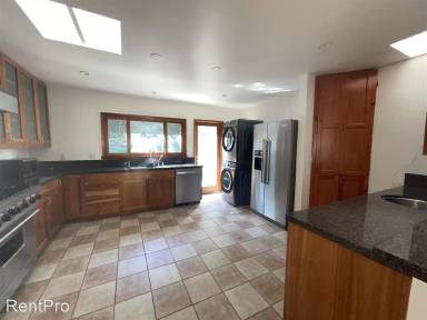 Main picture of 1669 N Beverly Dr
