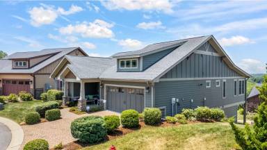 Main picture of 7 Pinnacle Crest Cir