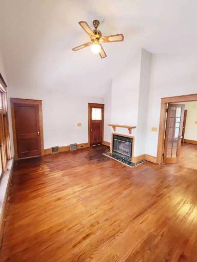 Main picture of 135 E 30th St