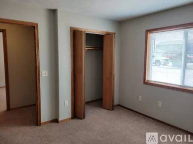 Main picture of 2220 N Devon Ave