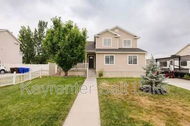 Main picture of 1348 E Hawk Way