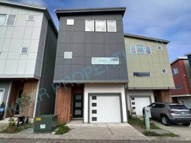 Main picture of 9023 NE Hoyt St