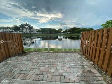 Main picture of Leeward At Islands At Doral