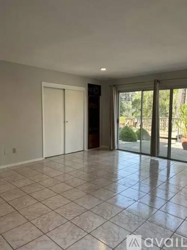Main picture of 10 Crandall Rd
