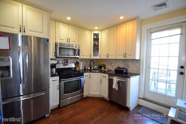 Main picture of 12 Iroquois St