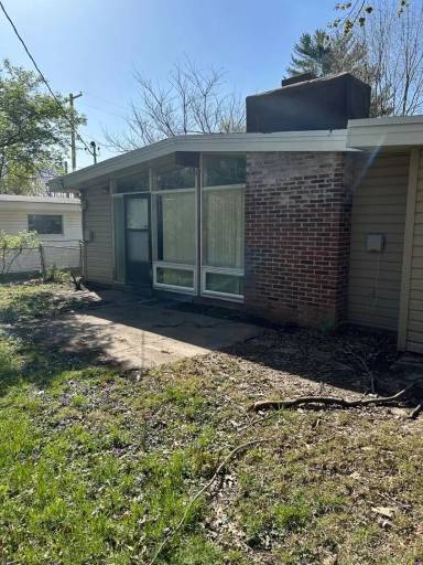 Main picture of 2725 Holiday Hill Dr
