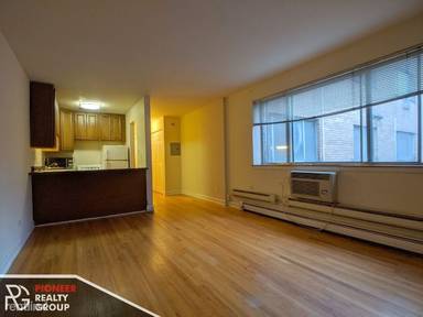 Main picture of 660 W Wrightwood Ave