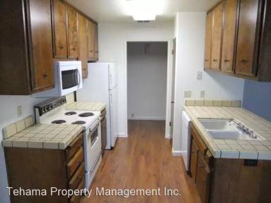 Main picture of 905 Lakeside Dr
