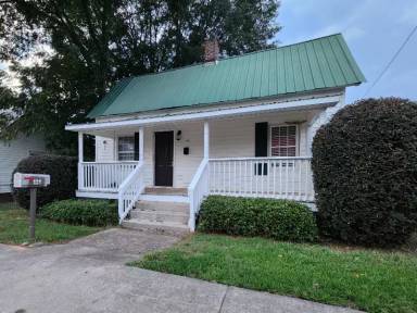 Main picture of 114 3rd St