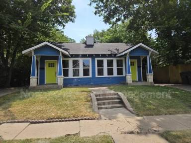 Main picture of 208 N Waverly Dr