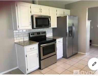 Main picture of 831 W Lorena Ln