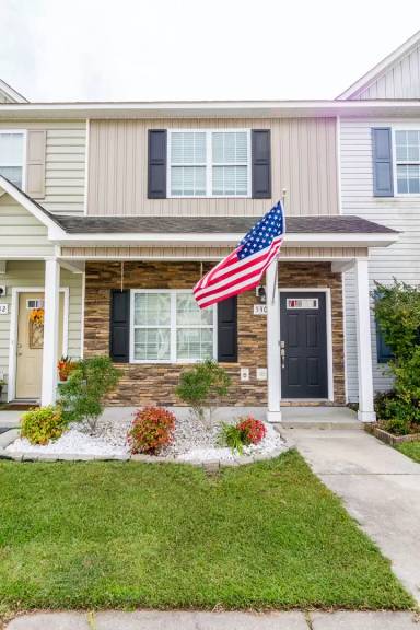 Main picture of 530 Oyster Rock Ln