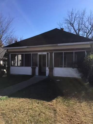 Main picture of 221 E Benton St