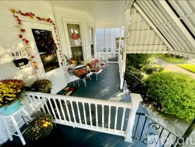 Main picture of 483 N Main St