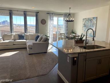 Main picture of 334 Tippen Pl