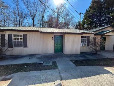 Main picture of 154 Bennett Cir