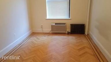 Main picture of 200 Riverside Dr