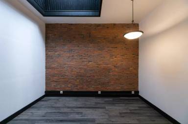 Main picture of 217 N Meridian