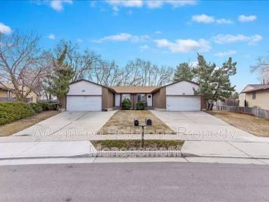 Main picture of 644 E Larchwood Dr