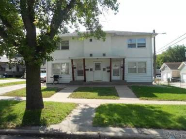Main picture of 709 W 8th St