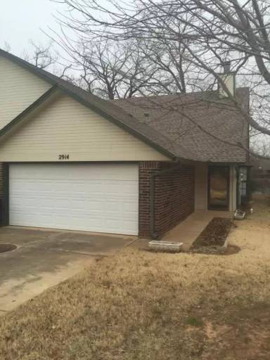 Main picture of 2914 Village Cir