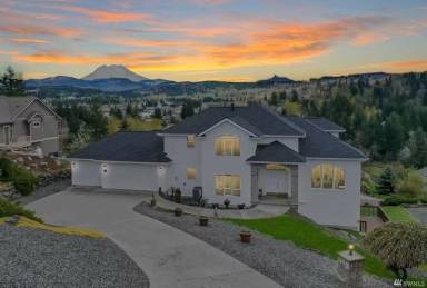 Main picture of 215 Dow Ridge Dr N